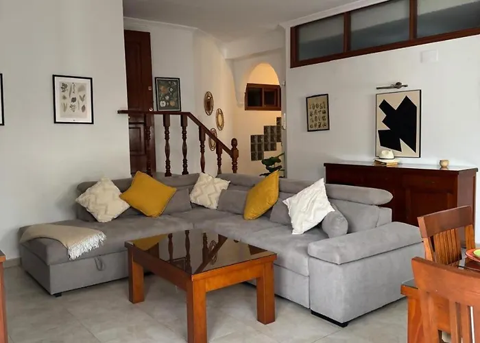 Sunny Aloha Apartment